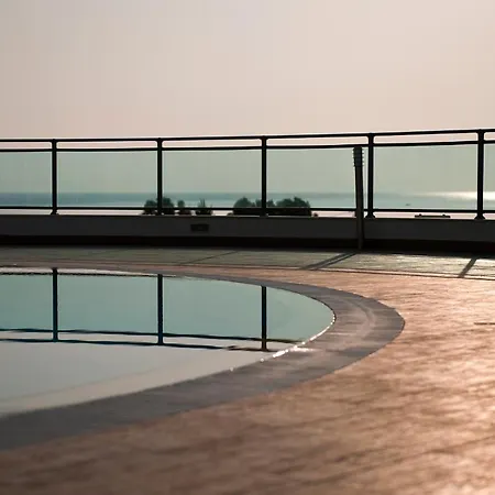 Apollo Blue 팔리라키